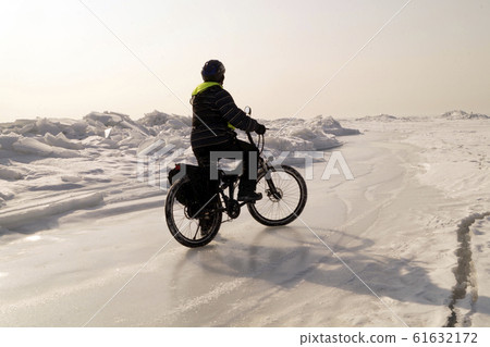 Winter Road 61632172