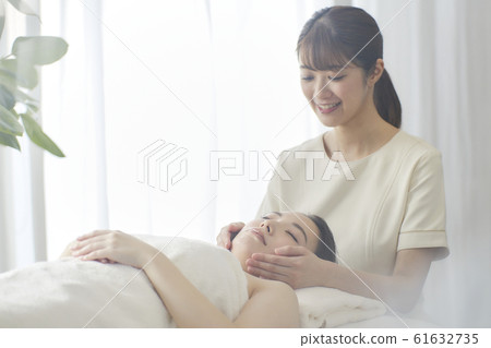 Young woman esthetic 61632735