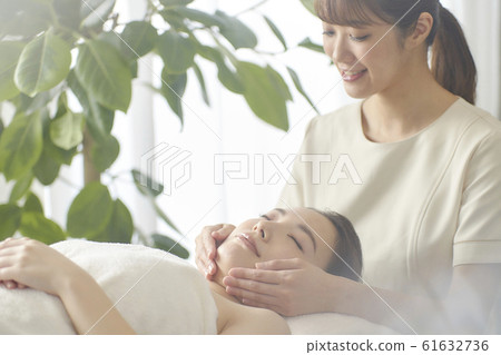 Young woman esthetic 61632736