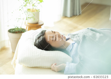Woman sleep sleep sleep 61633123