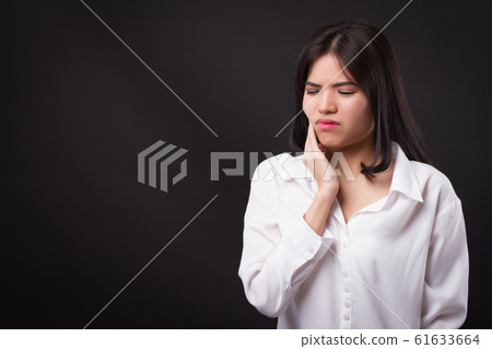 painful woman with toothache, tooth decay, painful woman with toothache, tooth decay, 61633664