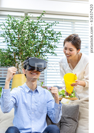 Couple watching sports in VR Couple watching sports in VR 61637420
