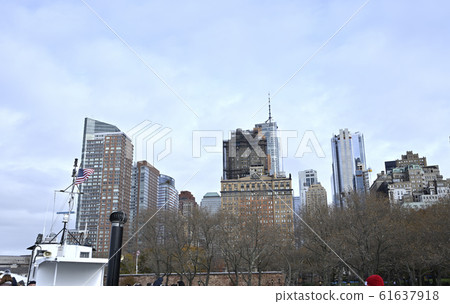 Battery Park and New York Skyscrapers from Ferry Battery Park and New York Skyscrapers from Ferry 61637918