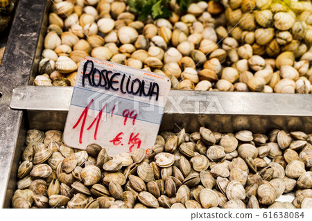 Mussels at the main city market in BArcelona, Spain. Rosselona Mussels at the main city market in BArcelona, Spain. Rosselona 61638084