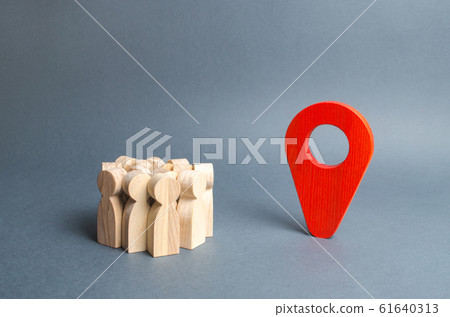A crowd of people and a red pointer position. place to stay, travel and tourism. meeting place, evacuation point. The goal is to reach your destination. Mass transport system and infrastructure 61640313