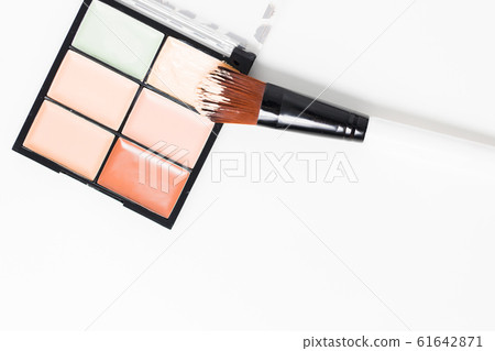 smear makeup tone 61642871