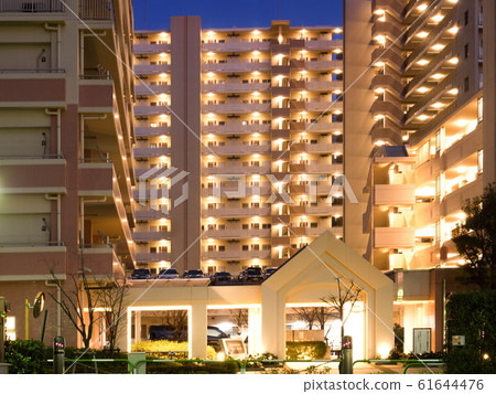 日落時的豪宅區 日落時的豪宅區 61644476