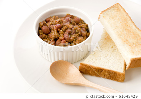 Chili con carne and toast Chili con carne and toast 61645429