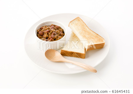 Chili con carne and toast Chili con carne and toast 61645431