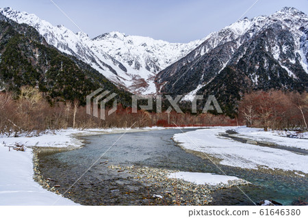 [長野縣]冬季上高地北阿爾卑斯山和梓河 61646380