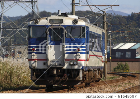 Shinetsu幹線(Kiha 40-560)上Banetsu西線的火車轉發 Shinetsu幹線(Kiha 40-560)上Banetsu西線的火車轉發 61649597