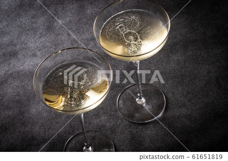A toast with champagne 61651819