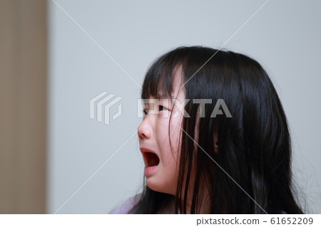 哭（淚女孩幼兒園的日本人復制空間痛苦痛苦哭泣的臉失敗焦慮症傷害） 61652209