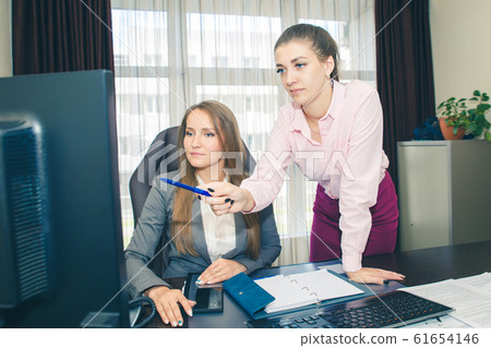 The businesswoman and the partner discuss the business plan. The businesswoman and the partner discuss the business plan. 61654146