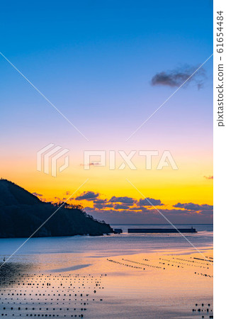 Morning glow in Ofunato Bay [Iwate] 61654484