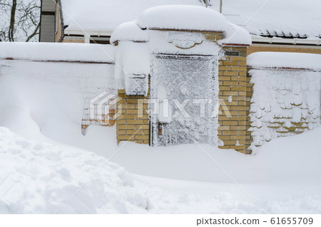 The entrance is covered with snow 61655709