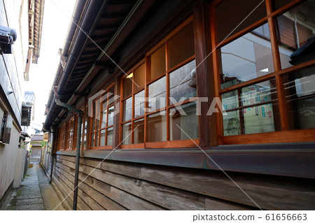 Alleyway 61656663