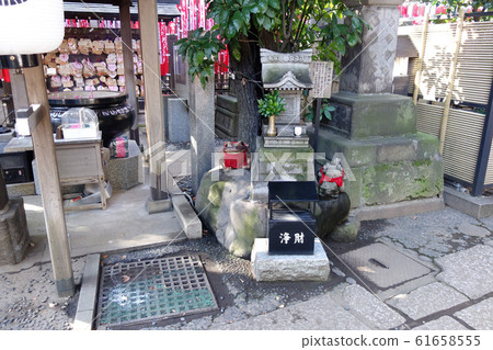 Toyokawa Inari Tokyo Betsuin (Toyokawa Water Shrine) 61658555
