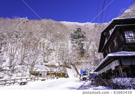 (山梨縣)下雪的御坂通天下屋 (山梨縣)下雪的御坂通天下屋 61663439
