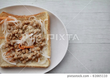 New Year's Leftovers: Namasu and Natto Toast 61665110