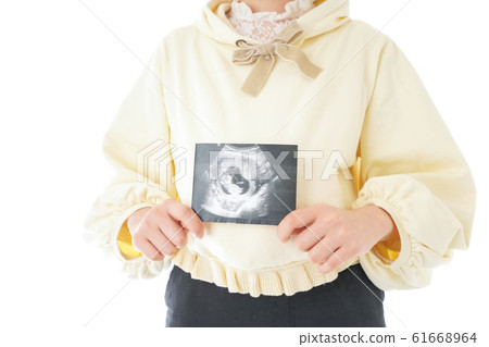 年輕孕婦與迴聲圖像 年輕孕婦與迴聲圖像 61668964