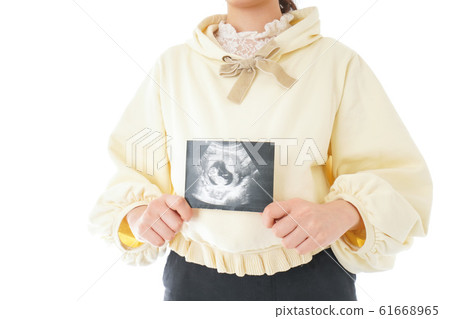 年輕孕婦與迴聲圖像 年輕孕婦與迴聲圖像 61668965