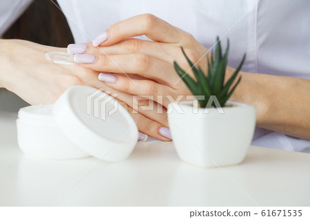 Herb Medicine. The Scientist, Dermatologist Make The Organic Natural Herb Cosmetic Product in The Laboratory. Beauty Healthy Skincare Concept. Cream,Serum 61671535