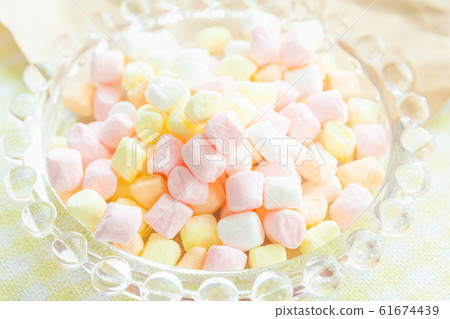 Small marshmallow Small marshmallow 61674439