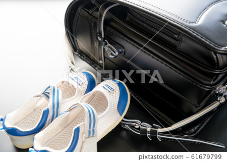 一個書包 一個書包 61679799