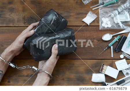 Drug trafficker arrested with their heroin 61679879