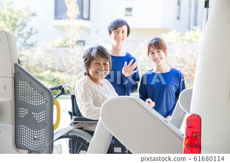 女高管和照顧者 61680114