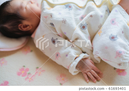 剛出生的嬰兒 61693401