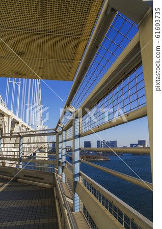 從懸索橋的人行道上看到的一幕 61693735