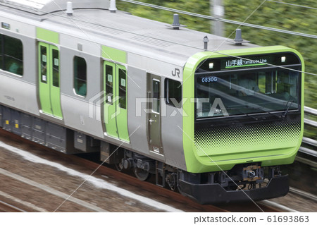 [JY] Yamanote Line E235 series (panning shot) 61693863