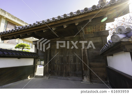 Nakatsu City Nanbu Elementary School Ikutamon Nakatsu City, Oita Prefecture 61693959