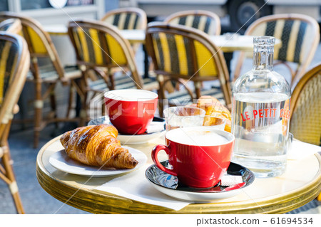 Cafe in Paris 61694534