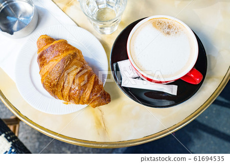 Cafe in Paris 61694535