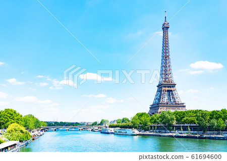 Eiffel Tower Seine River Paris Eiffel Tower Seine River Paris 61694600