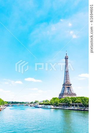 Eiffel Tower Seine River Paris Eiffel Tower Seine River Paris 61694601