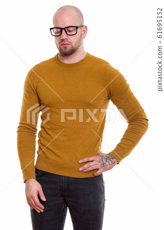Studio shot of young bald muscular man 61695152