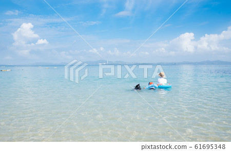 Parent and child playing in the sea 61695348