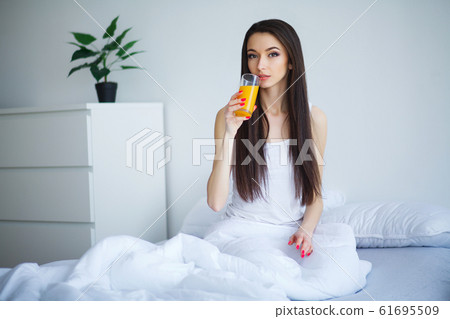 Portrait pretty sexy young girl on bed in... - Stock Photo [61695509] -  PIXTA