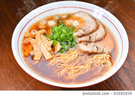 注意)Steam正在修飾合成。傳統的中國麵條,醬油拉麵和中國拉麵。 注意)Steam正在修飾合成。傳統的中國麵條,醬油拉麵和中國拉麵。 61695859