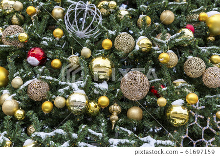Christmas tree decorations and toys  61697159