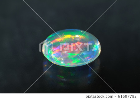 Water opal 61697782