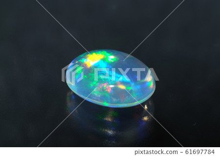 Water opal 61697784