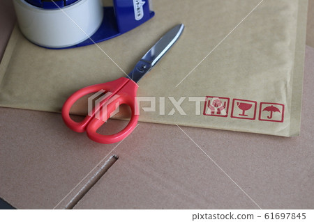 Tools used in flea markets, scissors, tape, cardboard, mobile phones 61697845