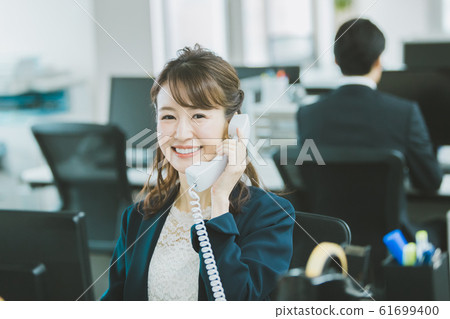 事業女性 商務女性 商界女性 61699400