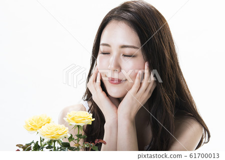 Beauty: Roses and Women 61700013