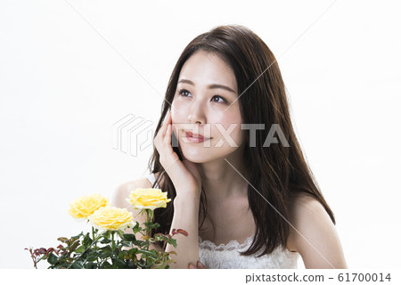 Beauty: Roses and Women Beauty: Roses and Women 61700014